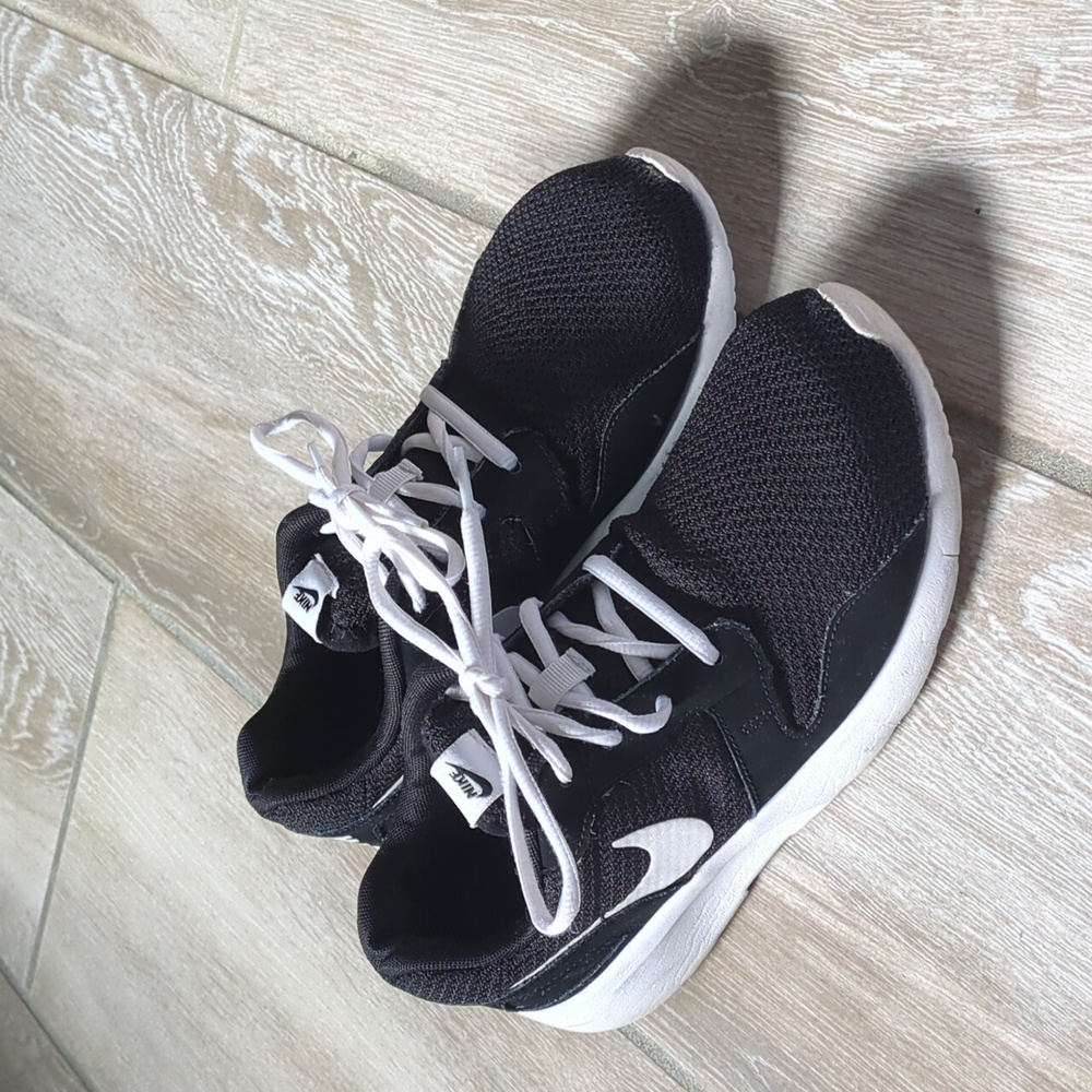 Nike Kaishi (GS) Big Kids 7Y Sneakers  705489-002 Kids Black Nike Sneakers